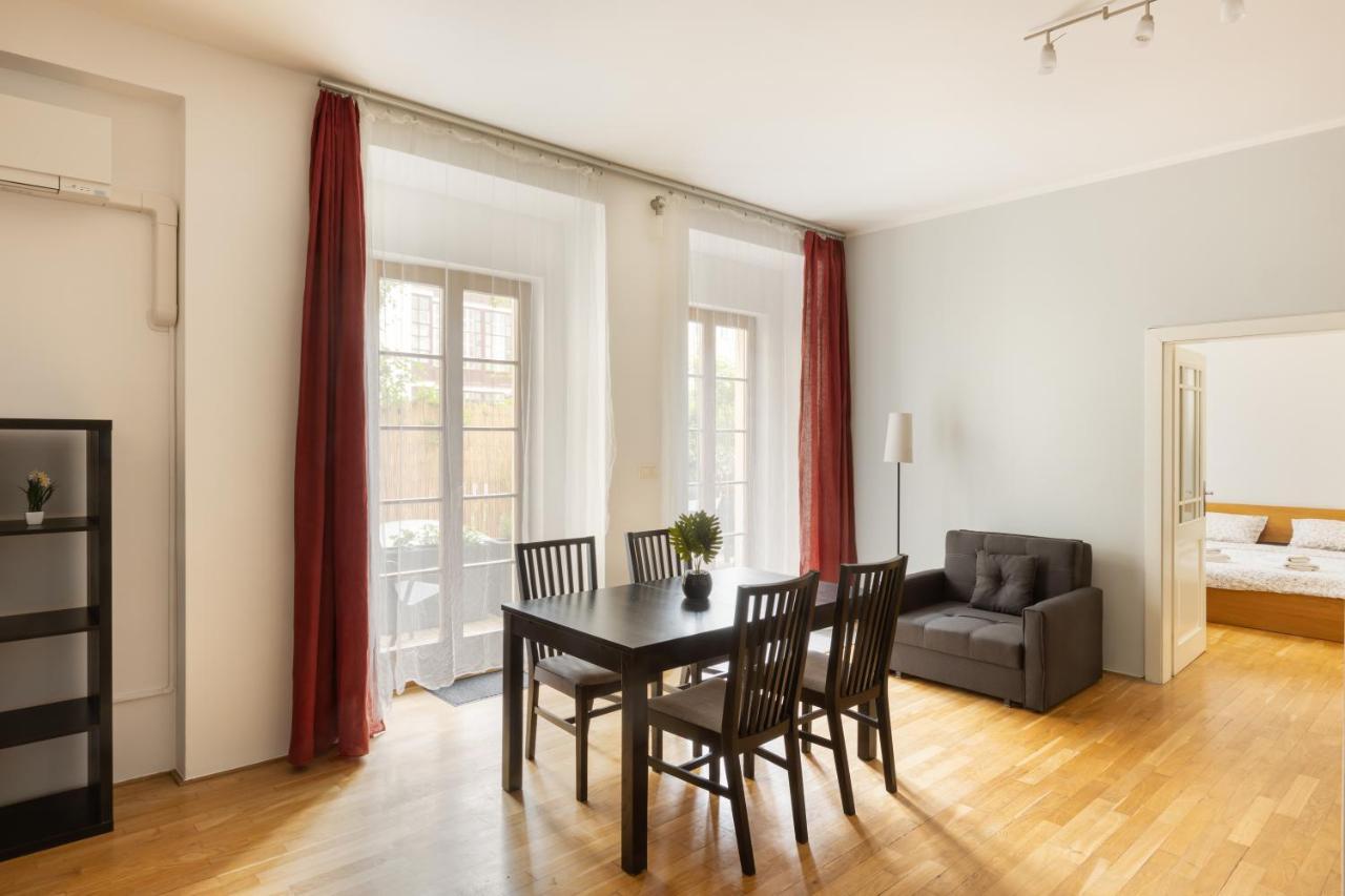 City Centre Garden Apartment With Parking Прага Экстерьер фото